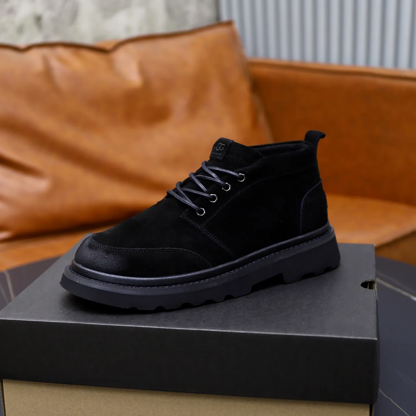 Ex-factory price: 640💰Thick wool imported from Australia Brand: UGG genuine purchasing agent Size: 39-45 Grade: Official website 1:1 Material: First layer of genuine leather waterproof and antifreeze upper Real wool lining Original non-slip soft wear-resistant outsole Style category: Men's casual shoes Trendy style Comfortable on the feet Color: Official website color synchronization